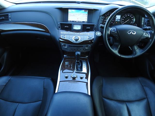 フーガ ２５０ＶＩＰ　メーカーＨＤＤナビ　フルセグ　アラウンドビューモニター　レザーシート　ＬＥＤヘッド　リヤサンシェード　リヤ読書灯　後期モデル　クルーズコントロール　ＥＴＣ（3枚目）