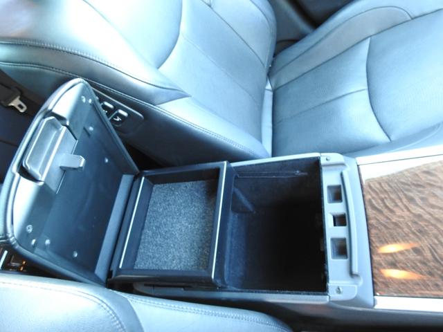 フーガ ２５０ＶＩＰ　メーカーＨＤＤナビ　フルセグ　アラウンドビューモニター　レザーシート　ＬＥＤヘッド　リヤサンシェード　リヤ読書灯　後期モデル　クルーズコントロール　ＥＴＣ（26枚目）