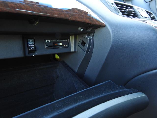 フーガ ２５０ＶＩＰ　メーカーＨＤＤナビ　フルセグ　アラウンドビューモニター　レザーシート　ＬＥＤヘッド　リヤサンシェード　リヤ読書灯　後期モデル　クルーズコントロール　ＥＴＣ（34枚目）