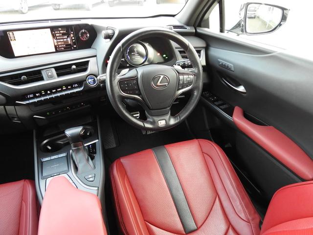 ＵＸ ＵＸ２５０ｈ　Ｆスポーツ　ハイブリッド車　純正ナビ　フルセグ　全方位カメラ　赤レザーシート　３眼ＬＥＤヘッド　パワーバックドア　ＢＳＭ　ＥＴＣ　ドラレコ　タイヤ２０２４年製ポテンザ　禁煙車（18枚目）