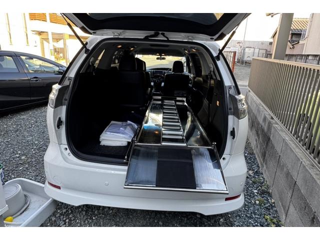 エスティマ アエラス　プレミアムエディション　ＫＫＳオリジナル寝台霊柩車（4枚目）