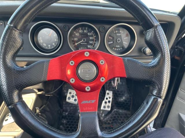 サニートラック ロングDX ローダウン ソレックス タコ足 エアロ オーバーフェンダー公認 クーラー NOX PM適合車 社外マフラー タコメーター MOMOステアリング 社外アルミ ETC 社外ボンネット(26枚目)