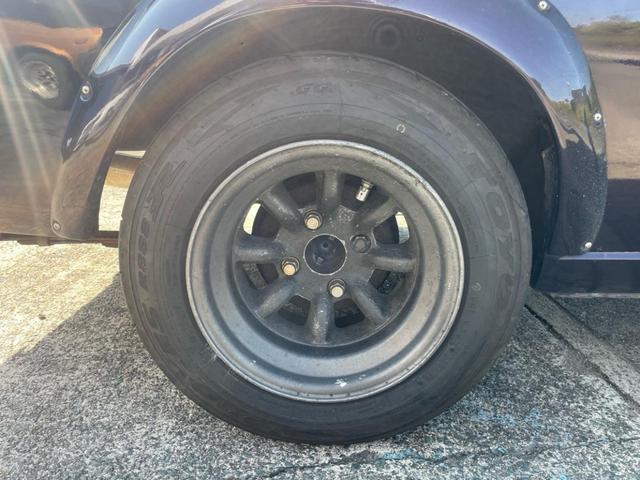 サニートラック ロングDX ローダウン ソレックス タコ足 エアロ オーバーフェンダー公認 クーラー NOX PM適合車 社外マフラー タコメーター MOMOステアリング 社外アルミ ETC 社外ボンネット(31枚目)