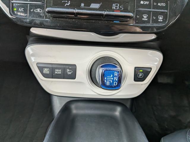 プリウス Ｓツーリングセレクション　走行モード　ハンドルスイッチ　ＥＴＣ（28枚目）