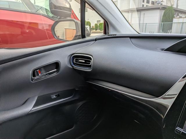 プリウス Ｓツーリングセレクション　走行モード　ハンドルスイッチ　ＥＴＣ（30枚目）