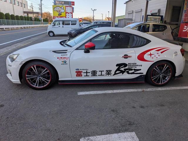 ご契約時は手付金として１万円のみお預かりさせていただきます。納車日前日までに残金を指定口座へご入金していただくか納車日当日に現金をご持参ください。納車日はお客様のご希望をお聞かせください。