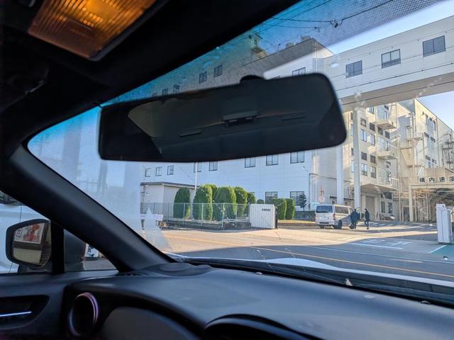 大変申し訳ございません、土日は大変混み合うためお電話に出られない場合がございます。お急ぎでない場合はＬＩＮＥからご連絡いただけると助かります