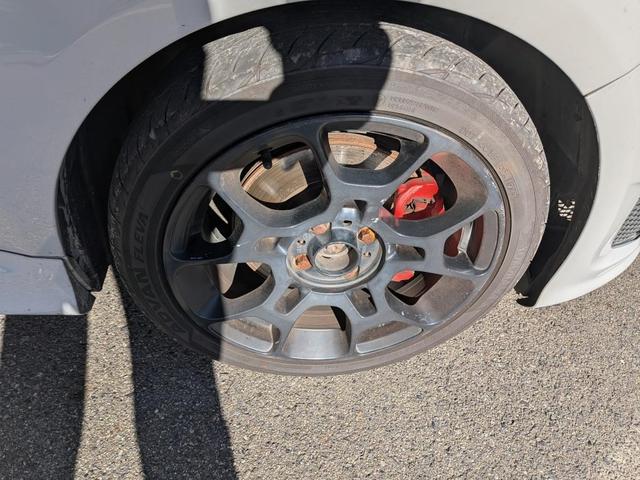 アバルト500 ベースグレード 5速マニュアル(16枚目)