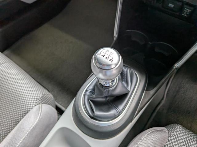 大変申し訳ございません、土日は大変混み合うためお電話に出られない場合がございます。お急ぎでない場合はＬＩＮＥからご連絡いただけると助かります