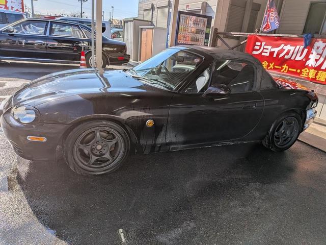 ご契約時は手付金として１万円のみお預かりさせていただきます。納車日前日までに残金を指定口座へご入金していただくか納車日当日に現金をご持参ください。納車日はお客様のご希望をお聞かせください。