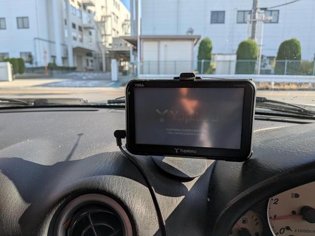 大変申し訳ございません、土日は大変混み合うためお電話に出られない場合がございます。お急ぎでない場合はＬＩＮＥからご連絡いただけると助かります。