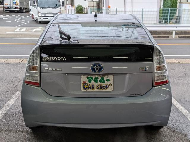 プリウス Ｓ　アイドリングストップ搭載　横スベリ防止　インテリキー　衝突安全ボディ　ＡＢＳ　デュアルエアバック　エアＢ　イモビライザー　パワーステアリング　サイドエアバッグ　パワーウィンドウ　リモコンキー（12枚目）