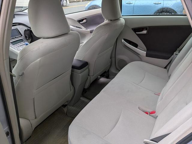 プリウス Ｓ　アイドリングストップ搭載　横スベリ防止　インテリキー　衝突安全ボディ　ＡＢＳ　デュアルエアバック　エアＢ　イモビライザー　パワーステアリング　サイドエアバッグ　パワーウィンドウ　リモコンキー（21枚目）