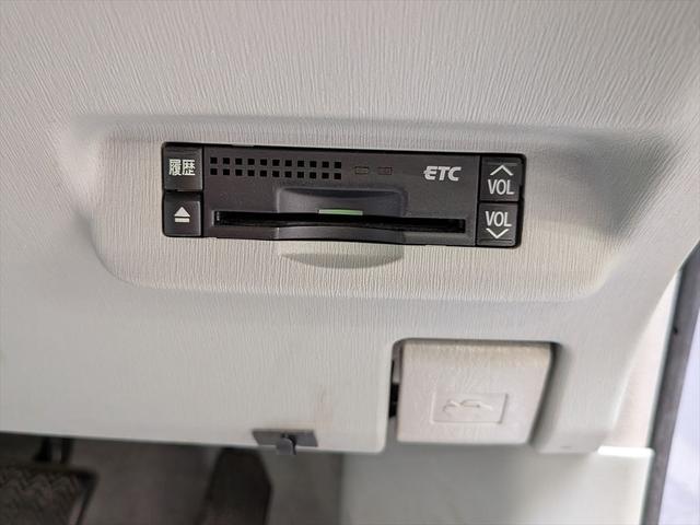 プリウス Ｓ　アイドリングストップ搭載　横スベリ防止　インテリキー　衝突安全ボディ　ＡＢＳ　デュアルエアバック　エアＢ　イモビライザー　パワーステアリング　サイドエアバッグ　パワーウィンドウ　リモコンキー（37枚目）