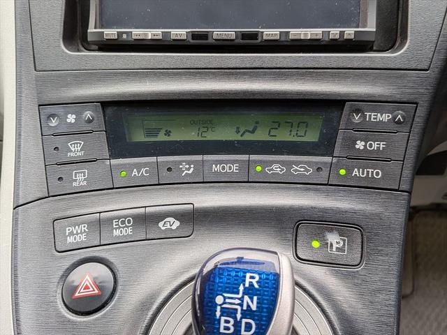 プリウス Ｓ　アイドリングストップ搭載　横スベリ防止　インテリキー　衝突安全ボディ　ＡＢＳ　デュアルエアバック　エアＢ　イモビライザー　パワーステアリング　サイドエアバッグ　パワーウィンドウ　リモコンキー（45枚目）