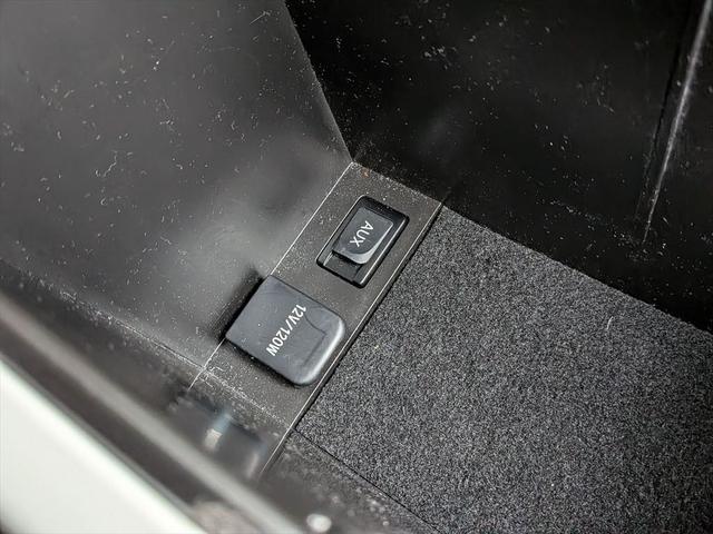 プリウス Ｓ　アイドリングストップ搭載　横スベリ防止　インテリキー　衝突安全ボディ　ＡＢＳ　デュアルエアバック　エアＢ　イモビライザー　パワーステアリング　サイドエアバッグ　パワーウィンドウ　リモコンキー（49枚目）