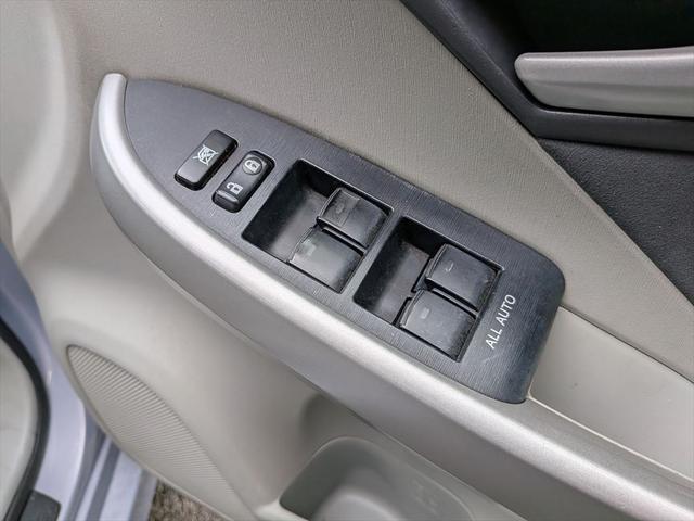 プリウス Ｓ　アイドリングストップ搭載　横スベリ防止　インテリキー　衝突安全ボディ　ＡＢＳ　デュアルエアバック　エアＢ　イモビライザー　パワーステアリング　サイドエアバッグ　パワーウィンドウ　リモコンキー（55枚目）