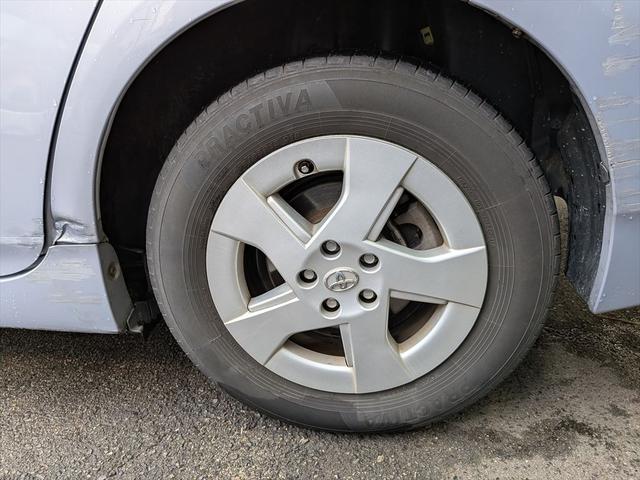 プリウス Ｓ　アイドリングストップ搭載　横スベリ防止　インテリキー　衝突安全ボディ　ＡＢＳ　デュアルエアバック　エアＢ　イモビライザー　パワーステアリング　サイドエアバッグ　パワーウィンドウ　リモコンキー（75枚目）