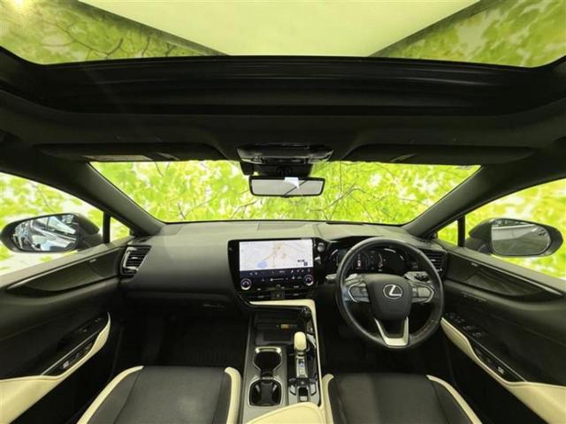 NX NX350hバージョンL サンルーフ/マークレビンソン/保証書/純正 SDナビ/デジタルインナーミラー/衝突安全装置/シートヒーター/車線逸脱防止支援システム/シート フルレザー/電動バックドア/ヘッドランプ LED 革シート(4枚目)