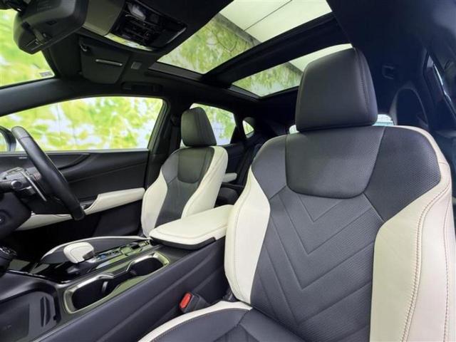 NX NX350hバージョンL サンルーフ/マークレビンソン/保証書/純正 SDナビ/デジタルインナーミラー/衝突安全装置/シートヒーター/車線逸脱防止支援システム/シート フルレザー/電動バックドア/ヘッドランプ LED 革シート(5枚目)