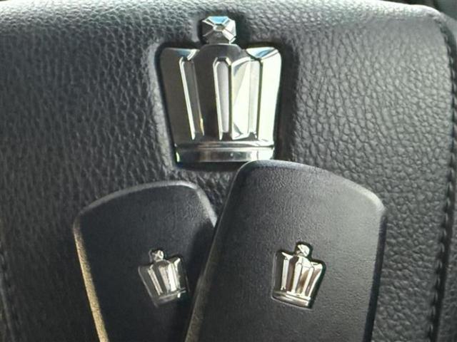 クラウンハイブリッド ハイブリッドアスリートＳブラックスタイル　新品タイヤ／保証書／純正　ＨＤＤナビ／シートヒーター／ヘッドランプ　ＨＩＤ／Ｂｌｕｅｔｏｏｔｈ接続／ＥＴＣ／ＥＢＤ付ＡＢＳ／横滑り防止装置／アイドリングストップ／クルーズコントロール　バックカメラ（27枚目）