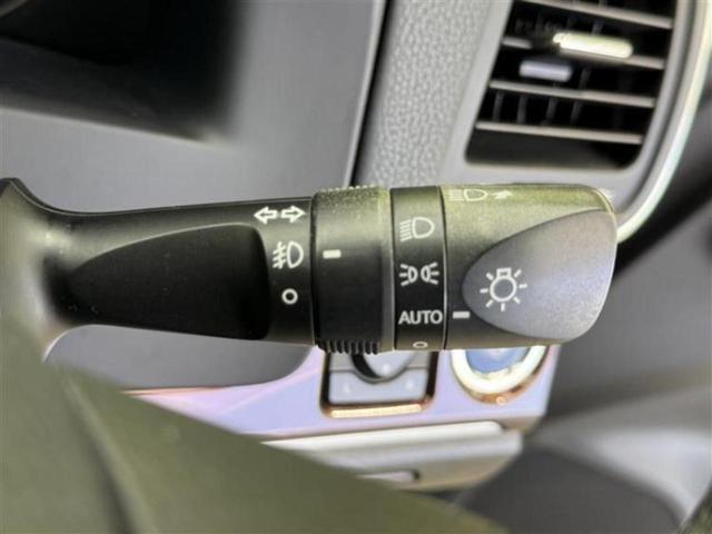 クラウンハイブリッド ハイブリッドロイヤルサルーン　純正　ＳＤナビ／衝突安全装置／シートヒーター／ドライブレコーダー　純正／ヘッドランプ　ＨＩＤ／Ｂｌｕｅｔｏｏｔｈ接続／ＥＴＣ／ＥＢＤ付ＡＢＳ／横滑り防止装置／アイドリングストップ　衝突被害軽減システム（27枚目）