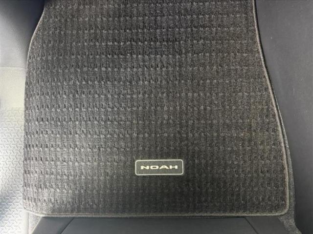 ノア ハイブリッドＳ－Ｚ　新品タイヤ／純正　１０．５インチ　ナビ／衝突安全装置／両側電動スライドドア／シートヒーター／車線逸脱防止支援システム／ヘッドランプ　ＬＥＤ／Ｂｌｕｅｔｏｏｔｈ接続／ＨＤＭＩ接続／ＥＴＣ２．０　禁煙車（25枚目）