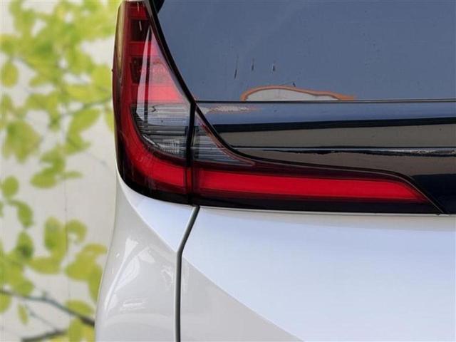 ノア ハイブリッドＳ－Ｚ　新品タイヤ／純正　１０．５インチ　ナビ／衝突安全装置／両側電動スライドドア／シートヒーター／車線逸脱防止支援システム／ヘッドランプ　ＬＥＤ／Ｂｌｕｅｔｏｏｔｈ接続／ＨＤＭＩ接続／ＥＴＣ２．０　禁煙車（44枚目）