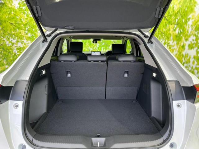 ヴェゼル eHEV Z 保証書/ディスプレイオーディオ+ナビ9インチ/衝突安全装置/シートヒーター 前席/車線逸脱防止支援システム/パーキングアシスト バックガイド/電動バックドア/登録済未使用車 衝突被害軽減システム(22枚目)