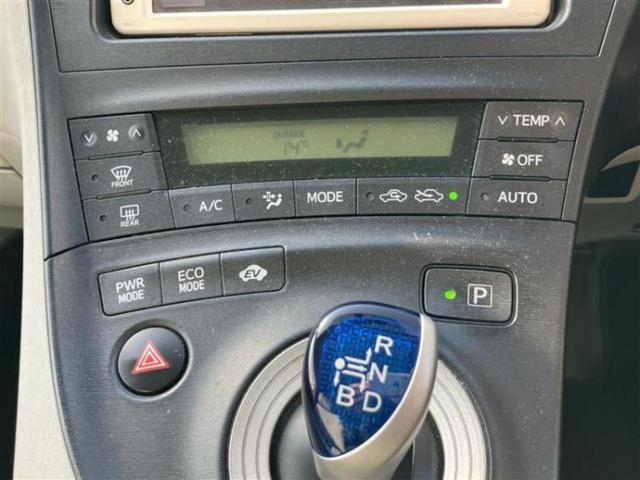 プリウス Ｓ　ＬＥＤエディション　新品タイヤ／純正　ＳＤナビ／パーキングアシスト　バックガイド／ヘッドランプ　ＬＥＤ／ＥＴＣ／ＥＢＤ付ＡＢＳ／横滑り防止装置／アイドリングストップ／バックモニター／ワンセグＴＶ／禁煙車　バックカメラ（12枚目）