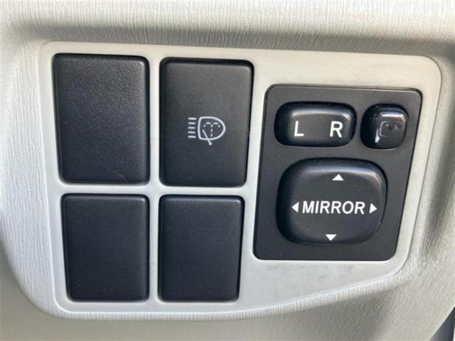 プリウス Ｓ　ＬＥＤエディション　新品タイヤ／純正　ＳＤナビ／パーキングアシスト　バックガイド／ヘッドランプ　ＬＥＤ／ＥＴＣ／ＥＢＤ付ＡＢＳ／横滑り防止装置／アイドリングストップ／バックモニター／ワンセグＴＶ／禁煙車　バックカメラ（14枚目）