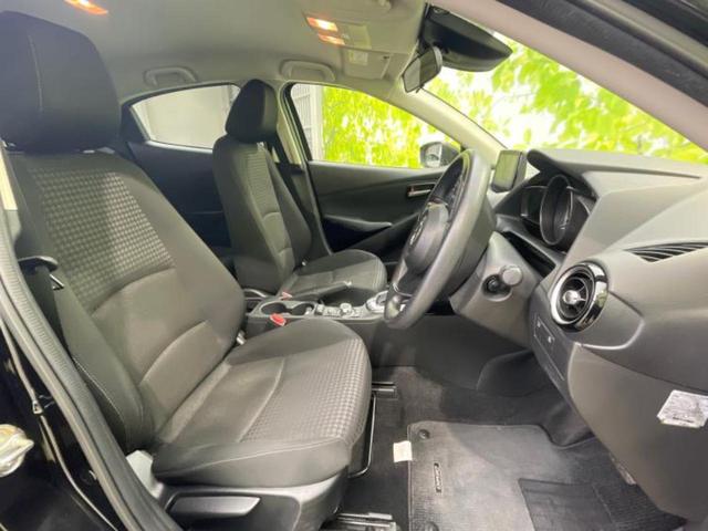 デミオ １３Ｓ　保証書／純正　ＳＤナビ／衝突安全装置／シートヒーター　前席／車線逸脱防止支援システム／ヘッドランプ　ＬＥＤ／ＵＳＢジャック／Ｂｌｕｅｔｏｏｔｈ接続／ＥＴＣ／ＥＢＤ付ＡＢＳ／横滑り防止装置　バックカメラ（4枚目）