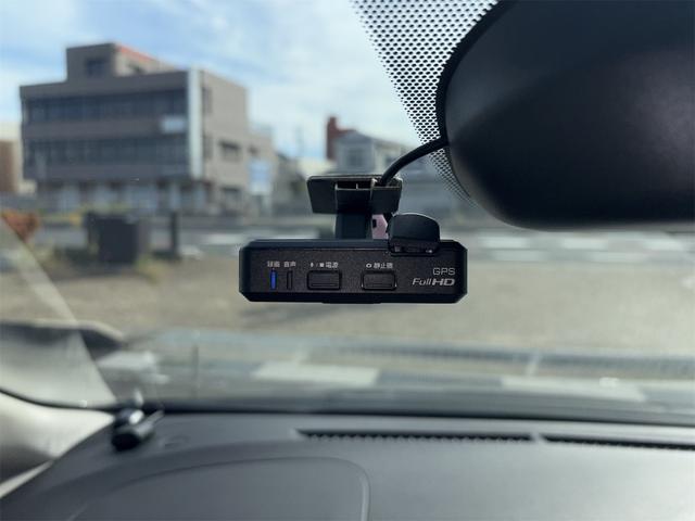 ノート メダリスト　エマージェンシーブレーキパッケージ　低距離、純正ナビ（ＴＶ、ラジオ、ＣＤ）、バックカメラ、全方位カメラ、コーナーセンサー、ドラレコフロント、オートエアコン、オートリトラーミラー（44枚目）