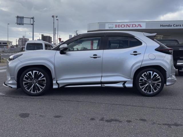 ヤリスクロス ハイブリッドＺ　純正ディスプレイオーディオ（ラジオ、スマホ連携、ＵＳＢ）、シートヒーター、ハンドルヒーター、モデリスタ、純正ミラードラレコ、純正アルミホイール、全方位モニター（9枚目）