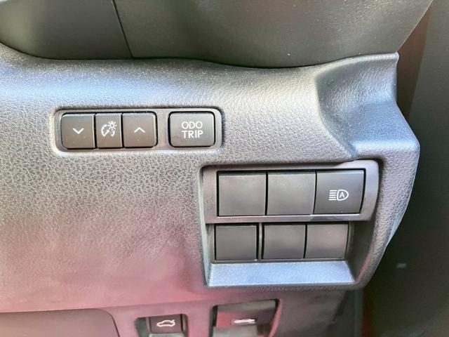 ＩＳ ＩＳ３００ｈ　ＦスポーツモードブラックＩＩＩ　ワンオーナー　サンルーフ　セーフティシステムプラス　ＢＳＭ　パワーシート　３連フルＬＥＤヘッドランプ　ＥＴＣ２．０　バックカメラ　シートヒーター＆ファン　ステアリングヒーター（33枚目）