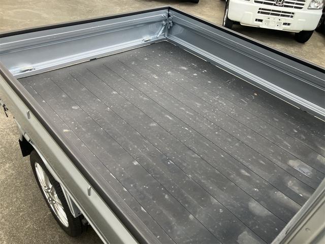 ハイゼットトラック 　ジャンボカスタム　三方開　ＣＶＴ　衝突被害軽減システム　クリアランスソナー　スマートキー　アイドリングストップ　電動格納ミラー　アルミホイール　ＥＳＣ　エアコン　パワーウィンドウ　運転席エアバッグ（17枚目）