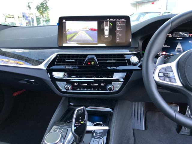 ５シリーズ ５３０ｅ　Ｍスポーツ　当社試乗車ＵＰ・ＡｐｐｌｅＣａｒＰｌａｙ・アンビエントライト・バックカメラ・オートホールド・１９インチアルミホイール・純正ＴＶ付・電動リアゲート・電動シート・コンフォートアクセス・ミラーＥＴＣ（30枚目）