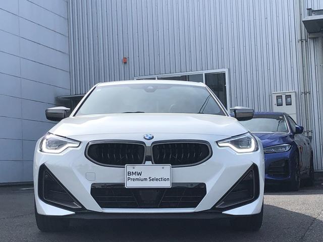 Ｍ２４０ｉ　ｘＤｒｉｖｅクーペ　ハイラインパッケージ　当社試乗車ＵＰ・カーブドディスプレイ・赤革シート・ＡｐｐｌｅＣａｒＰｌａｙ・アンビエントライト・シートヒーター・１９インチＡＷ・プライバシーガラス・ヘッドアップディスプレイ・全方位カメラ・ミラーＥＴＣ(8枚目)