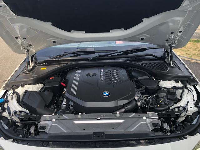 Ｍ２４０ｉ　ｘＤｒｉｖｅクーペ　ハイラインパッケージ　当社試乗車ＵＰ・カーブドディスプレイ・赤革シート・ＡｐｐｌｅＣａｒＰｌａｙ・アンビエントライト・シートヒーター・１９インチＡＷ・プライバシーガラス・ヘッドアップディスプレイ・全方位カメラ・ミラーＥＴＣ(66枚目)