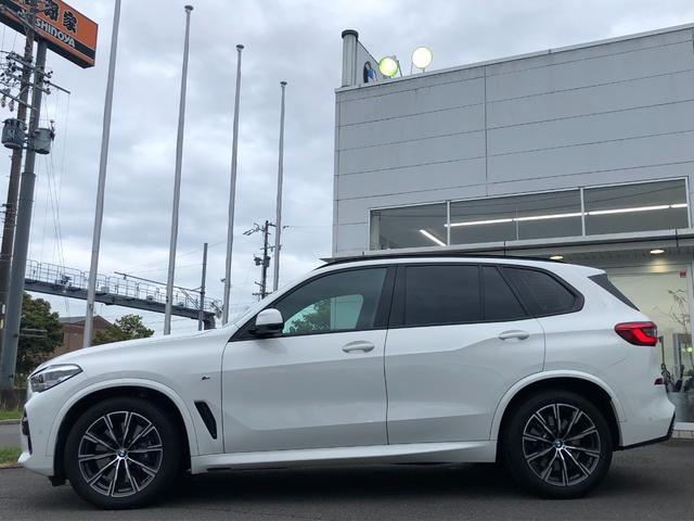 ｘＤｒｉｖｅ　３５ｄ　Ｍスポーツ　当社管理ユーザー様下取車・黒革シート・シートヒーター・パノラマサンルーフ・アンビエントライト・電動リアゲート・アダプティブクルーズ・パノラマサンルーフ・２０インチＡＷ・全方カメラ・ミラーＥＴＣ(8枚目)