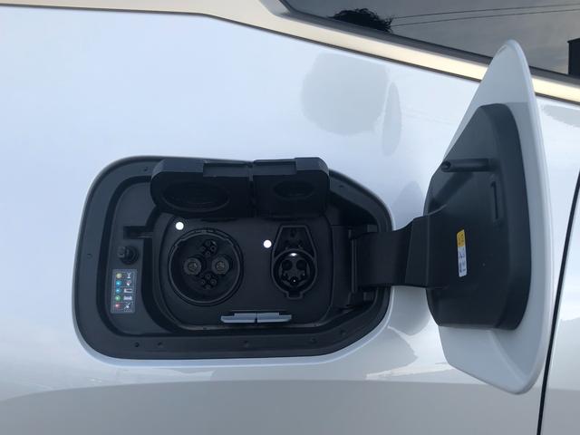 ｉＸ ｘＤｒｉｖｅ　５０　当社試乗車ＵＰ・テクノロジーＰＫＧ・Ｂ＆Ｗサウンドシステム・２１インチＡＷ・ＡｐｐｌｅＣａｒＰｌａｙ・アンビエントライト・電動ゲート・ジェスチャーコントロール・ステアリングヒーター・ミラーＥＴＣ（18枚目）