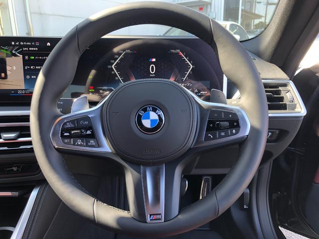 Ｍ４４０ｉ　ｘＤｒｉｖｅグランクーペ　当社試乗車ＵＰ・レッドレザー・シートヒーター・プライバシーガラス・１９インチＡＷ・ＡｐｐｌｅＣａｒＰｌａｙ・アンビエントライト・電動ゲート・ヘッドアップディスプレイ・全方位カメラ・ミラーＥＴＣ(29枚目)