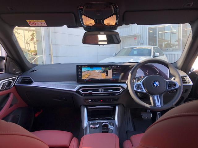 Ｍ４４０ｉ　ｘＤｒｉｖｅグランクーペ　当社試乗車ＵＰ・レッドレザー・シートヒーター・プライバシーガラス・１９インチＡＷ・ＡｐｐｌｅＣａｒＰｌａｙ・アンビエントライト・電動ゲート・ヘッドアップディスプレイ・全方位カメラ・ミラーＥＴＣ(32枚目)