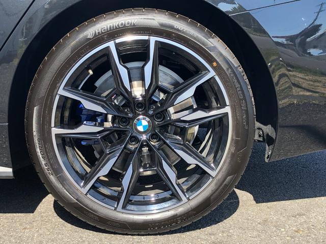 Ｍ４４０ｉ　ｘＤｒｉｖｅグランクーペ　当社試乗車ＵＰ・レッドレザー・シートヒーター・プライバシーガラス・１９インチＡＷ・ＡｐｐｌｅＣａｒＰｌａｙ・アンビエントライト・電動ゲート・ヘッドアップディスプレイ・全方位カメラ・ミラーＥＴＣ(64枚目)