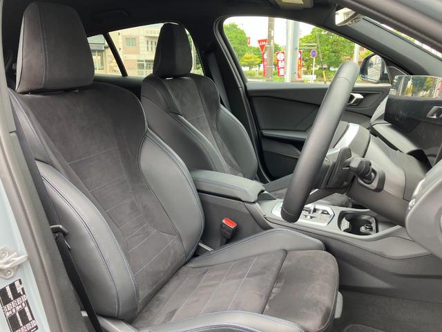 １シリーズ 　当社試乗車ＵＰ・テクノロジーＰＫＧ・カーブドディスプレイ・ＡｐｐｌｅＣａｒＰｌａｙ・アンドロイドオート・アンビエントライト・ＨＵＤ・ハンズオフアシスト・シートヒーター・全方位カメラ・ミラーＥＴＣ（29枚目）