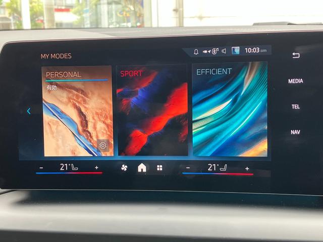 １シリーズ 　当社試乗車ＵＰ・テクノロジーＰＫＧ・カーブドディスプレイ・ＡｐｐｌｅＣａｒＰｌａｙ・アンドロイドオート・アンビエントライト・ＨＵＤ・ハンズオフアシスト・シートヒーター・全方位カメラ・ミラーＥＴＣ（70枚目）