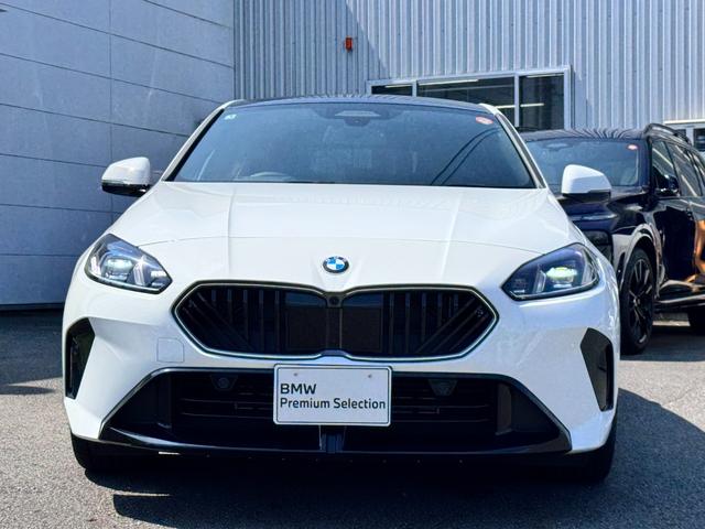 1シリーズ 120d Mスポーツ ハイラインパッケージ 当社デモカー・カーブドディスプレイ・ハーマンカードン・アンビエントライト・AppleCarPlay・アンドロイドオート・18インチAW・ルーフブラック・HUD・シートヒーター・黒革シート・ミラーETC(7枚目)