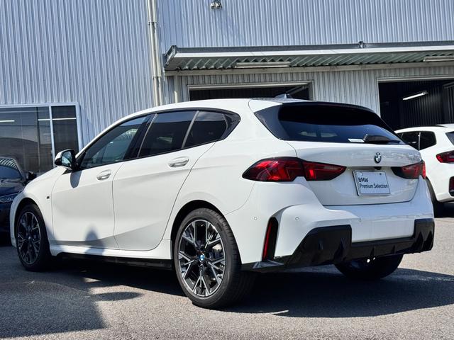 1シリーズ 120d Mスポーツ ハイラインパッケージ 当社デモカー・カーブドディスプレイ・ハーマンカードン・アンビエントライト・AppleCarPlay・アンドロイドオート・18インチAW・ルーフブラック・HUD・シートヒーター・黒革シート・ミラーETC(12枚目)