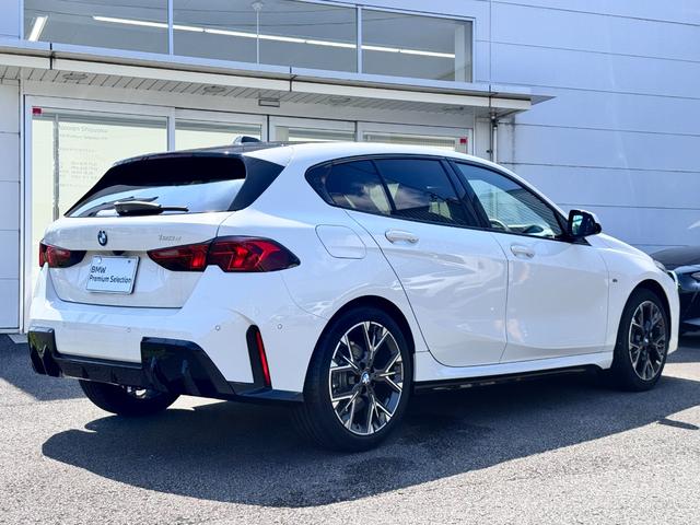 1シリーズ 120d Mスポーツ ハイラインパッケージ 当社デモカー・カーブドディスプレイ・ハーマンカードン・アンビエントライト・AppleCarPlay・アンドロイドオート・18インチAW・ルーフブラック・HUD・シートヒーター・黒革シート・ミラーETC(13枚目)