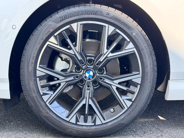 1シリーズ 120d Mスポーツ ハイラインパッケージ 当社デモカー・カーブドディスプレイ・ハーマンカードン・アンビエントライト・AppleCarPlay・アンドロイドオート・18インチAW・ルーフブラック・HUD・シートヒーター・黒革シート・ミラーETC(16枚目)